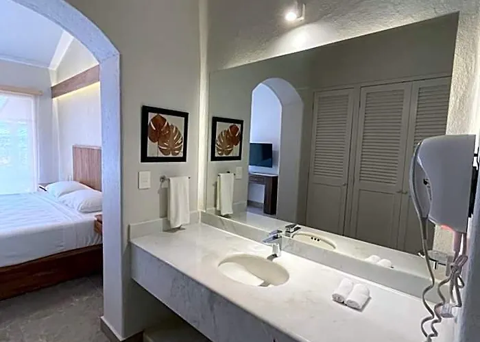 Hotel 19 Con Playa 2 Recamaras Dentro De En Ixtapa Zihuatanejo